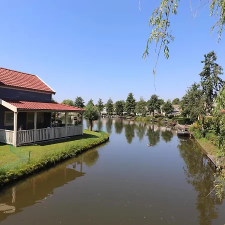 Holiday home House On The Water With Fishing Platform Simonshaven