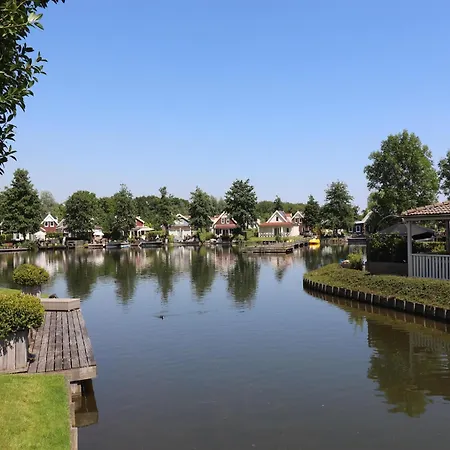 House On The Water With Fishing Platform *